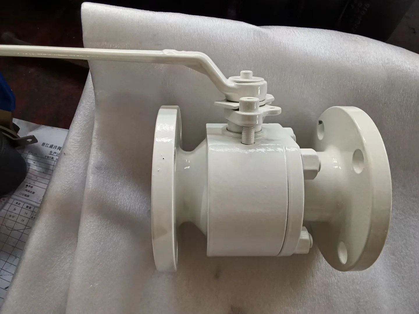 flanged floating ball valve finished product in YINKE factory